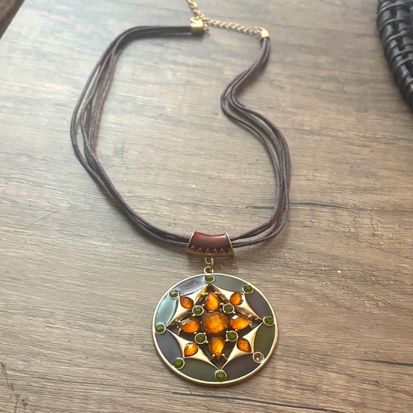 Elegant Multicolor Pendant Necklace (one black stone mussing) - Picture 1 of 4
